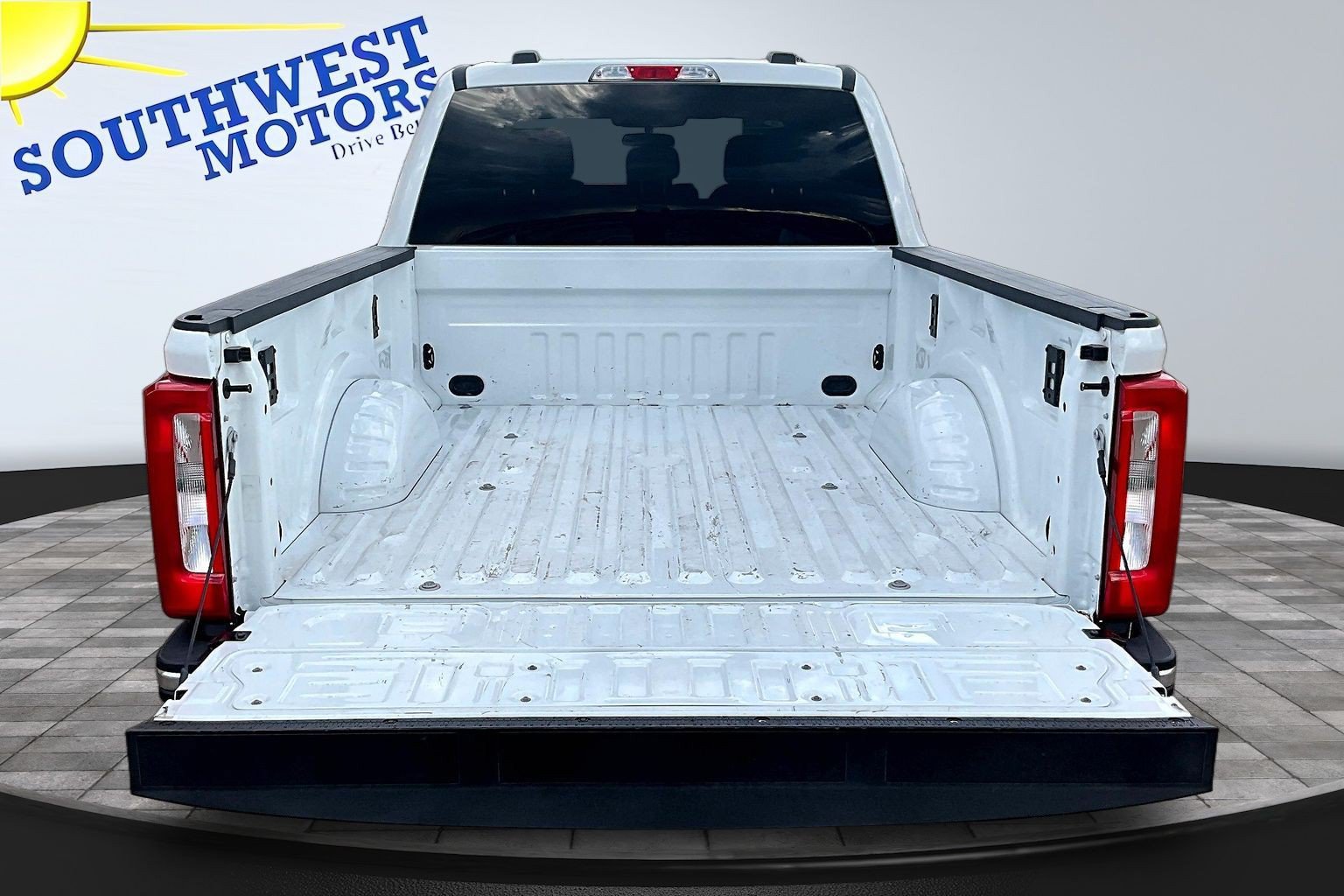 Used 2024 Ford F350 XLT w/ FX4 Off-Road Package AWD/4WD image 8