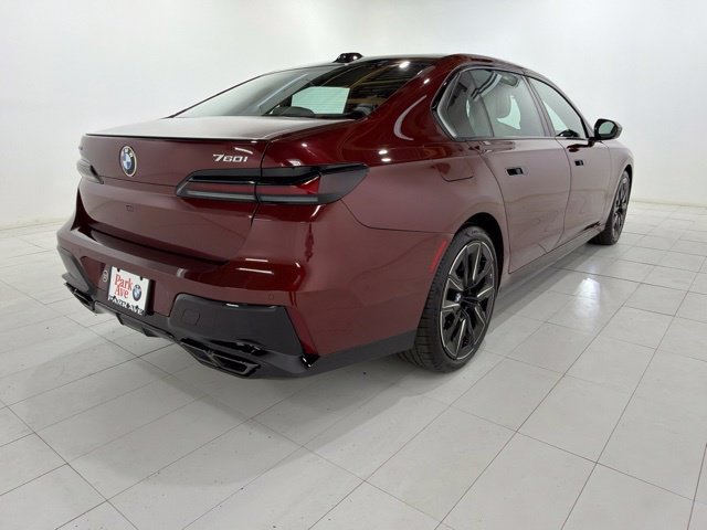 Used 2025 BMW 760i xDrive w/ Executive Package AWD/4WD image 5