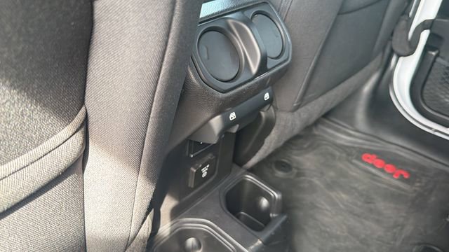 Used 2019 Jeep Wrangler Unlimited Sahara image 21