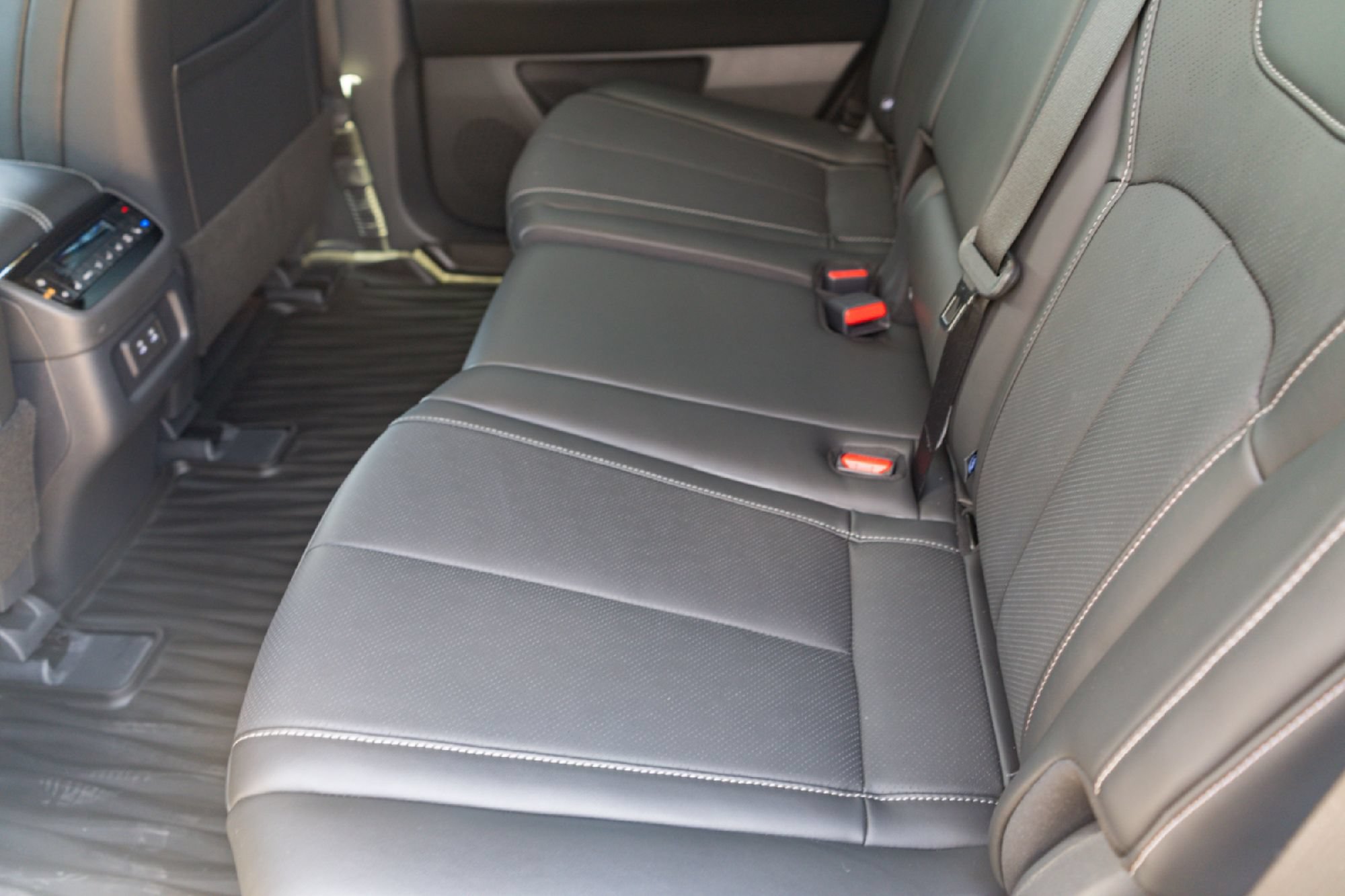 Certified 2026 INFINITI QX60 Luxe w/ Cargo Package FWD image 23