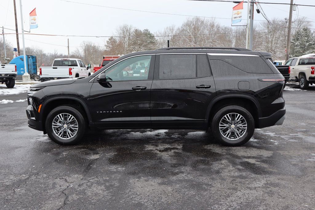 Used 2025 Chevrolet Traverse LT image 15