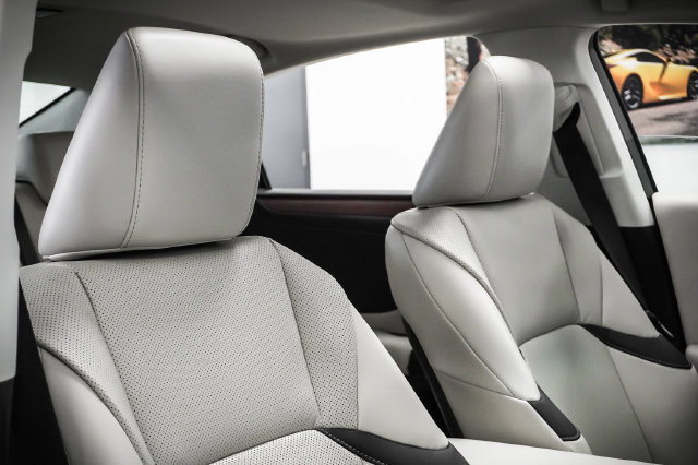 Certified 2025 Lexus ES 350 w/ Premium Package FWD image 26