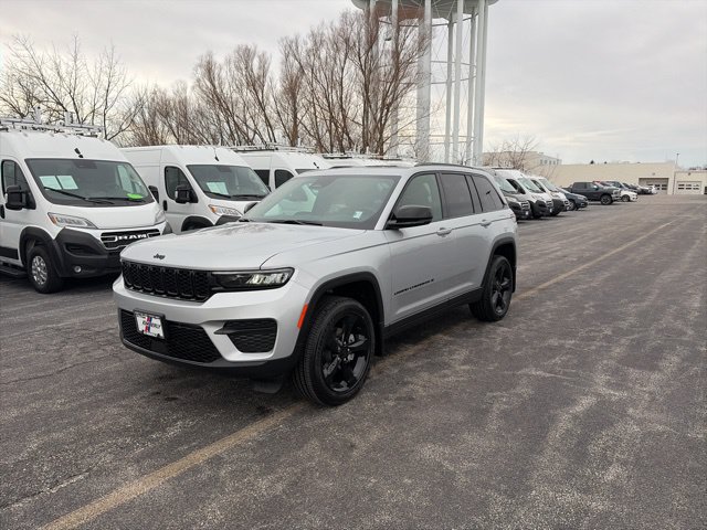New 2025 Jeep Grand Cherokee Altitude w/ Trailer Tow Package