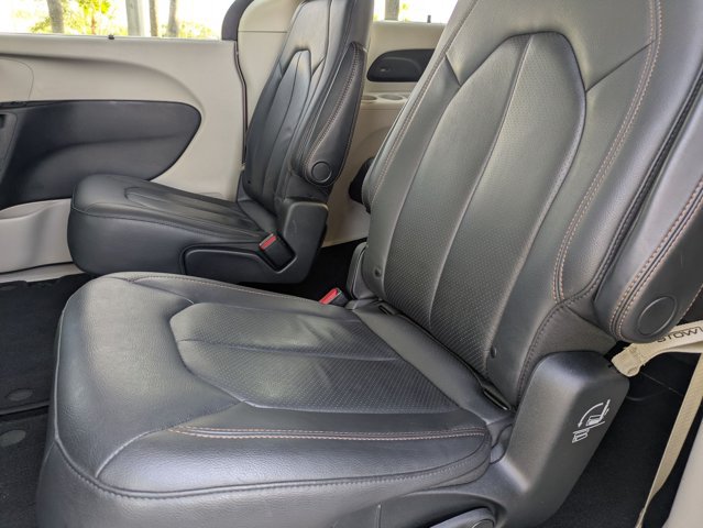 Used 2020 Chrysler Pacifica Touring-L Plus w/ Tire & Wheel Group FWD image 18