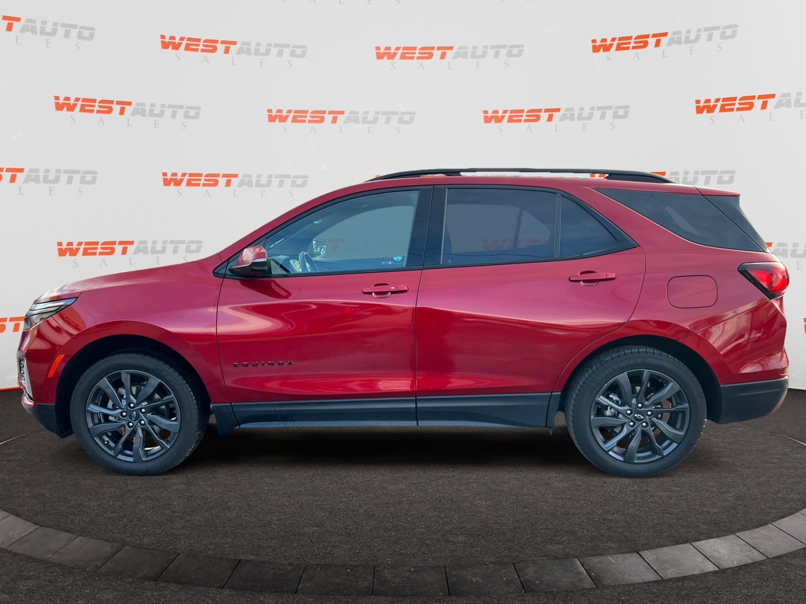 Used 2022 Chevrolet Equinox RS w/ RS Leather Package image 2