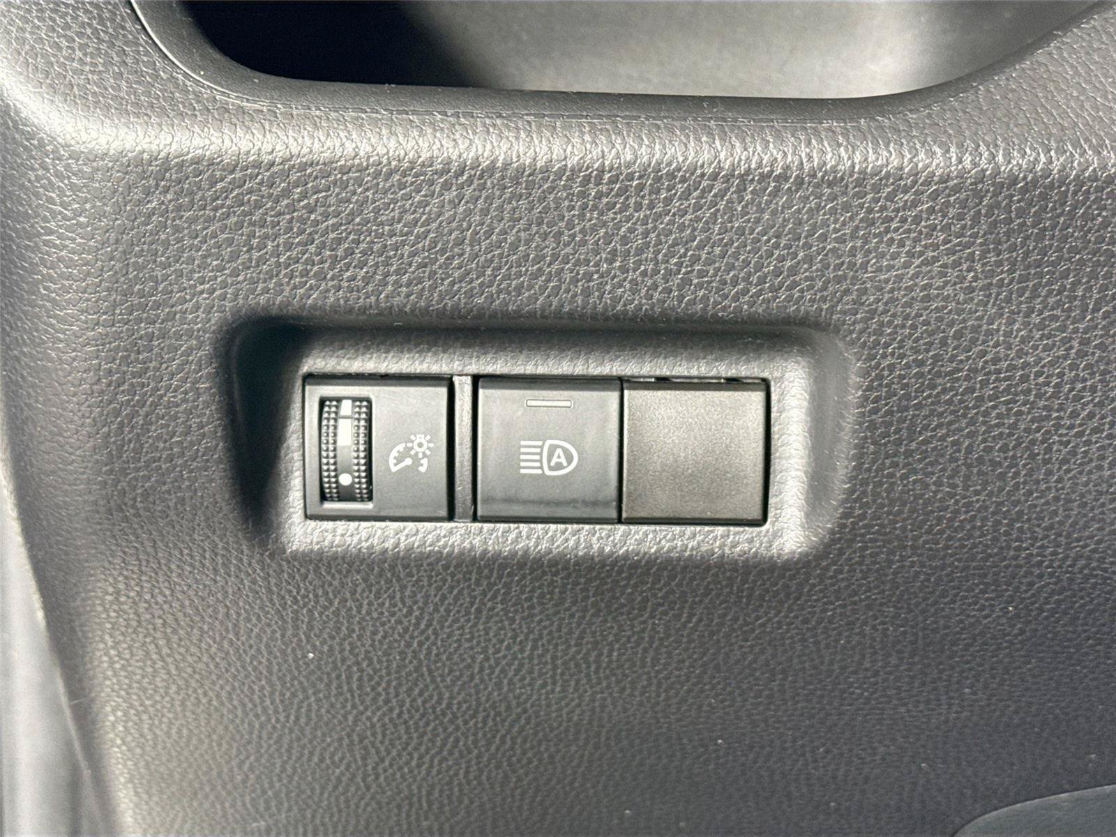 Used 2021 Toyota RAV4 XLE FWD image 13