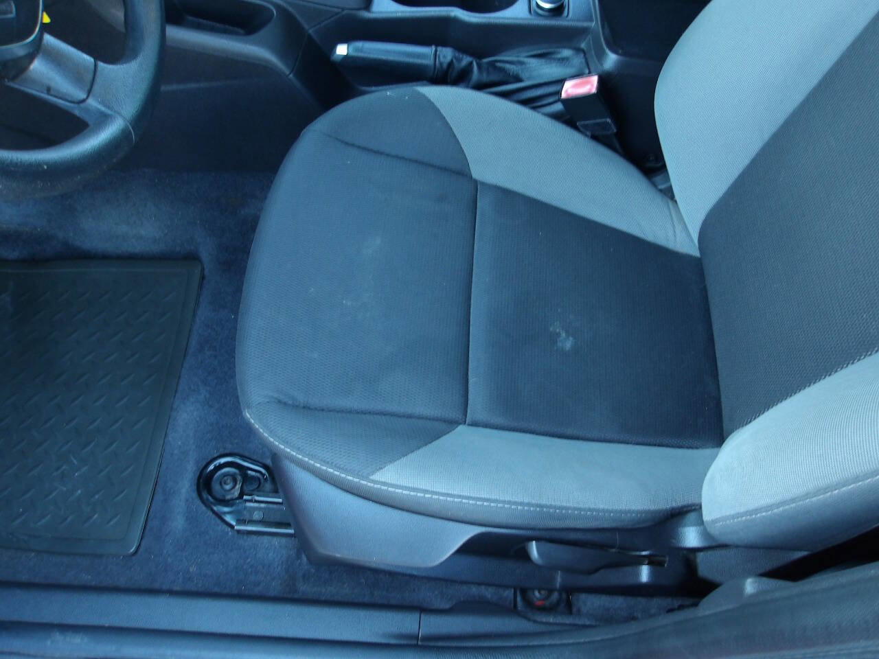 Used 2012 Ford Focus SE image 16