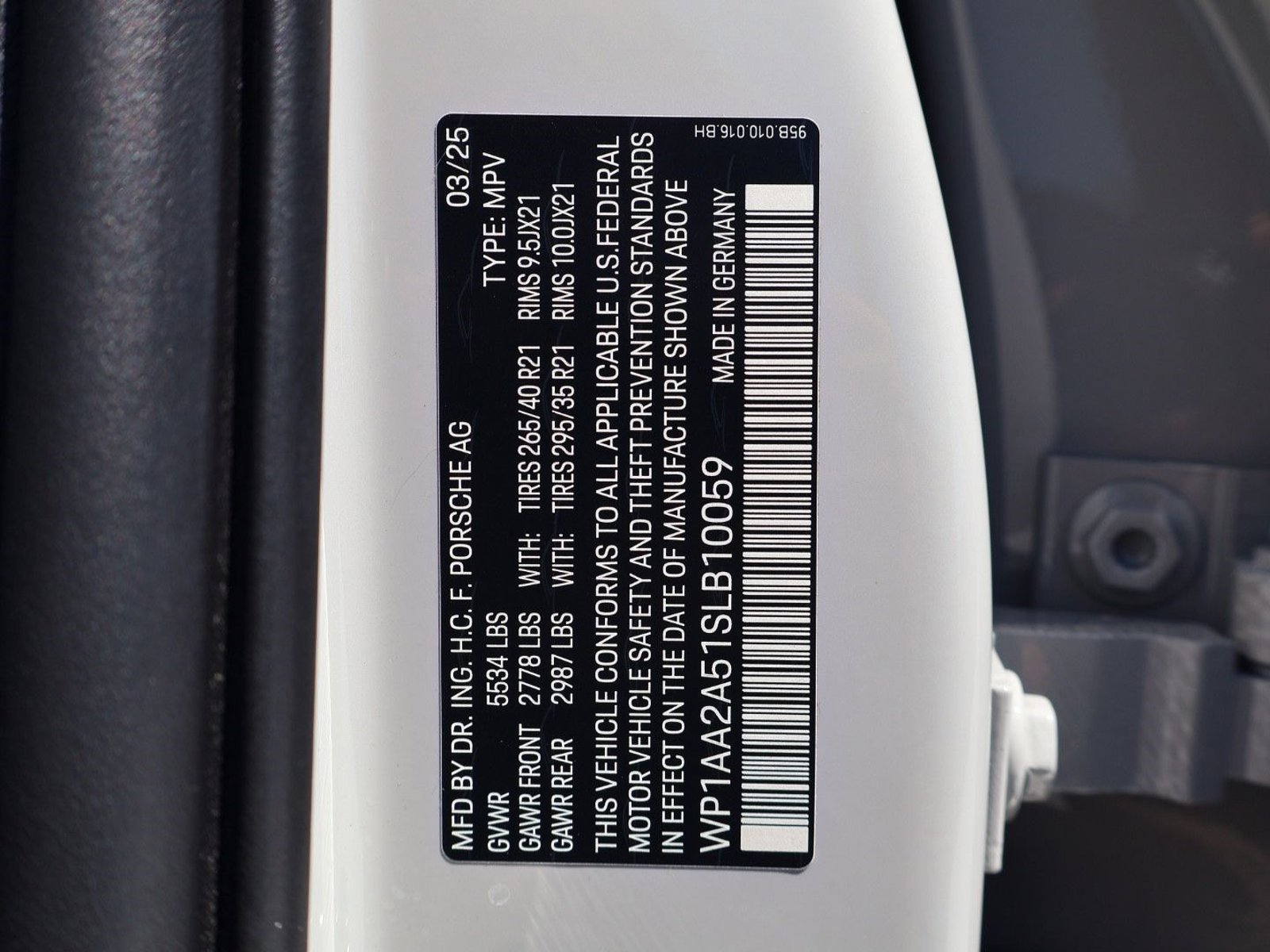 Certified 2025 Porsche Macan image 29