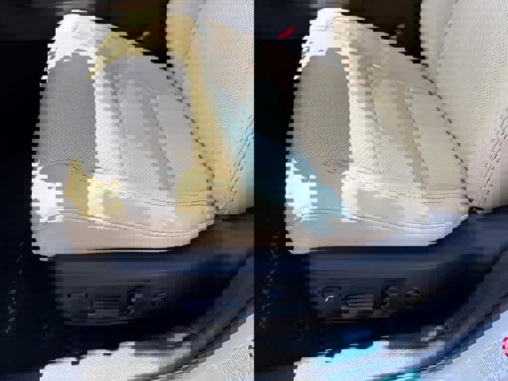 Used 2015 Toyota Avalon Limited FWD image 23