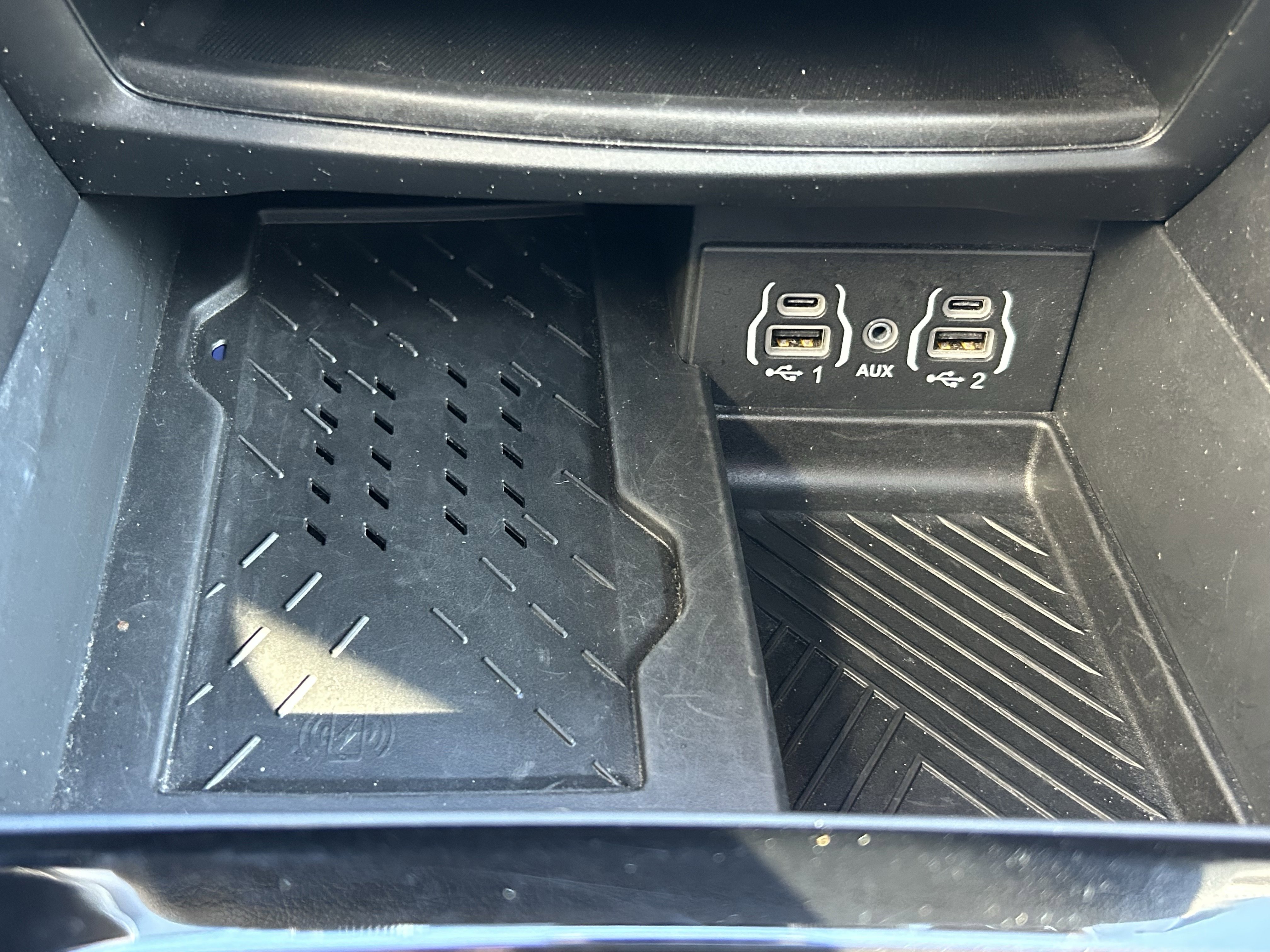 Used 2025 Chrysler Pacifica Limited image 34