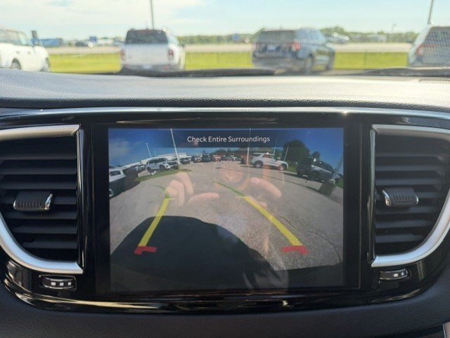 Used 2023 Chrysler Pacifica Touring-L FWD image 20