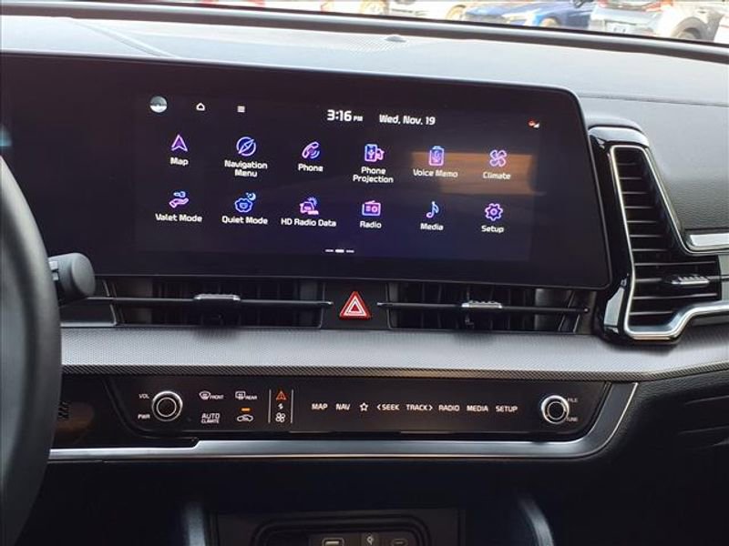 Used 2025 Kia Sportage SX image 15