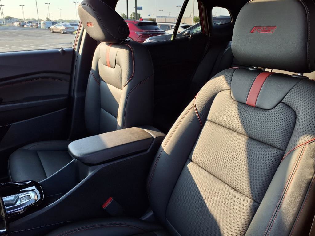 New 2025 Chevrolet Trax RS w/ Sunroof Package FWD image 11