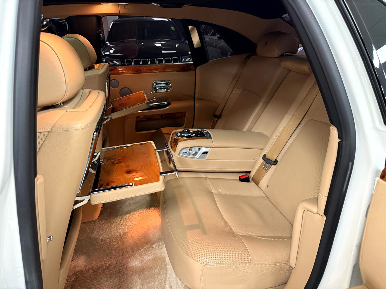 Used 2011 Rolls-Royce Ghost image 31