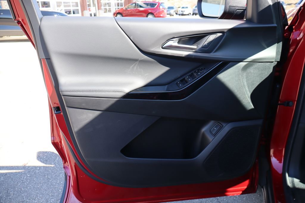 New 2026 Chevrolet Equinox LT w/ Convenience Package II image 8