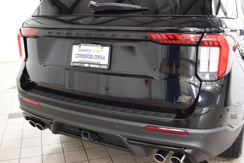 Used 2025 Ford Explorer ST w/ Sun And Sound Package AWD/4WD image 16