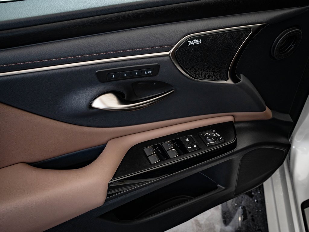 Certified 2025 Lexus ES 300h w/ Luxury Package image 25