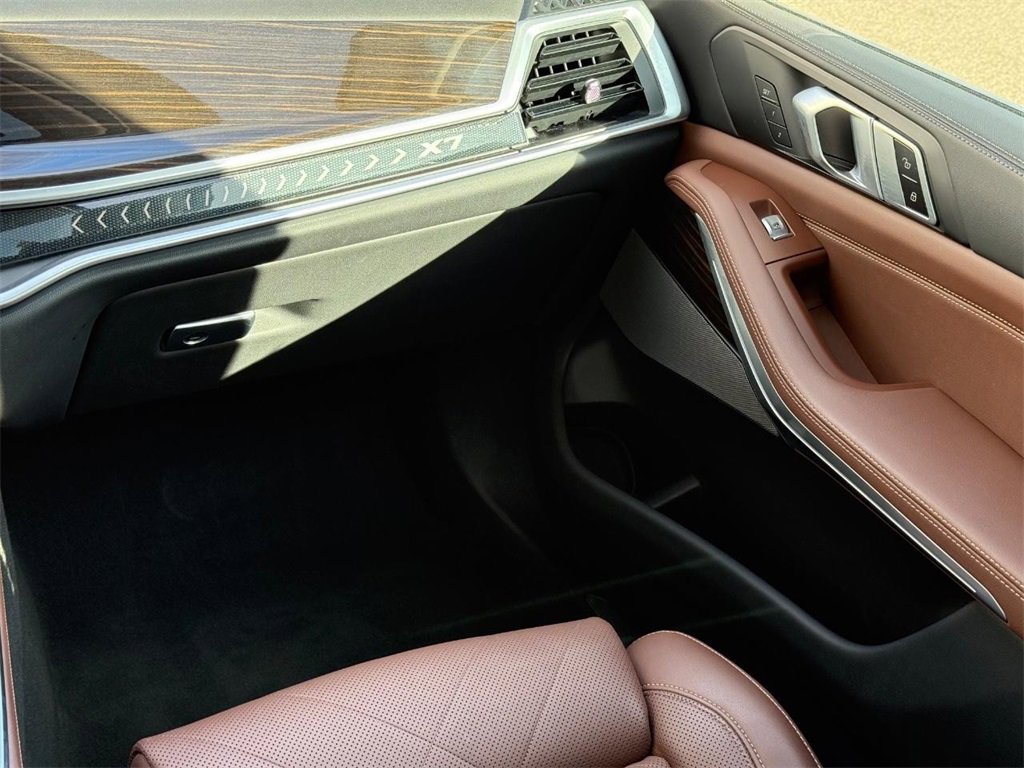 Used 2023 BMW X7 xDrive40i w/ Premium Package image 15