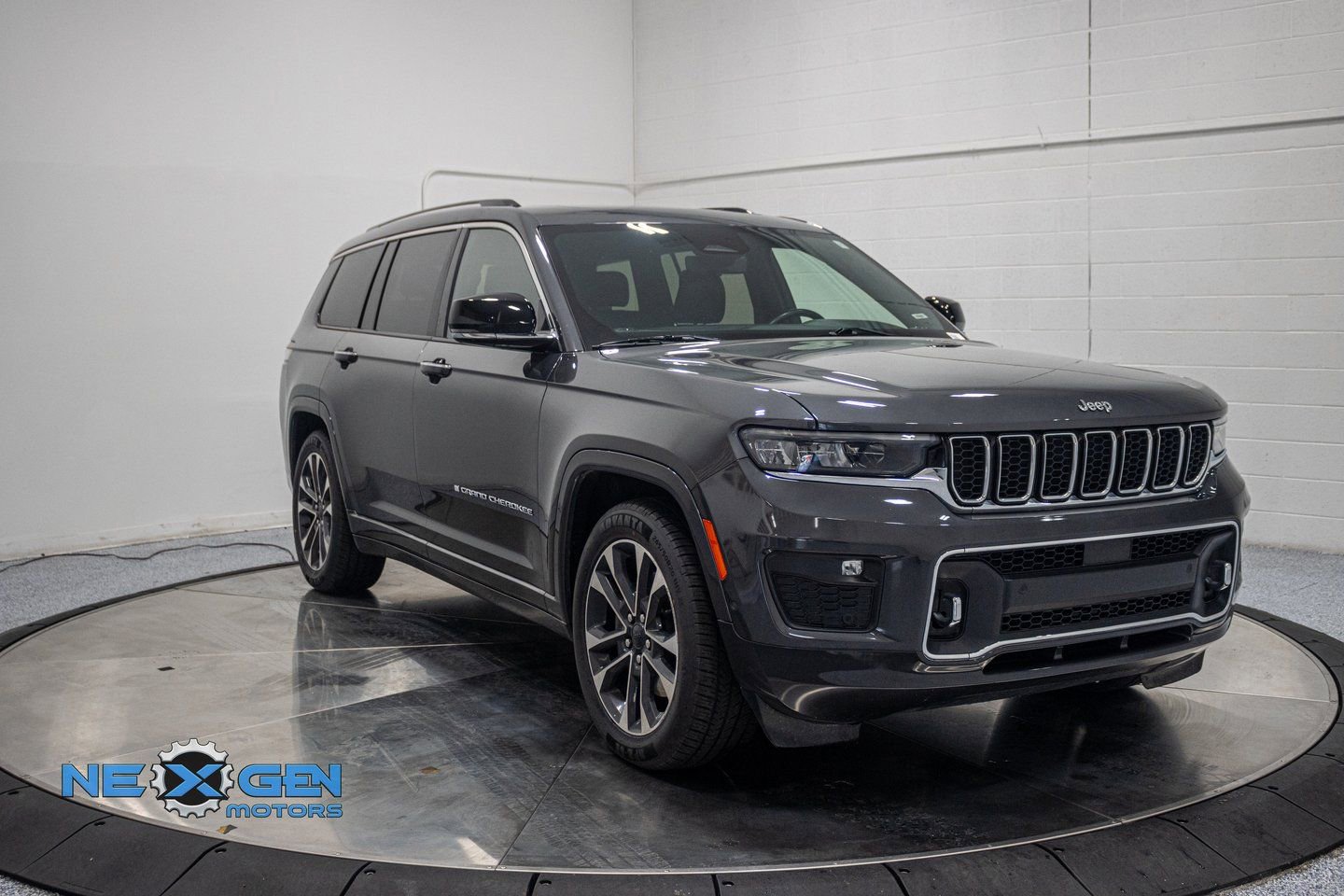 Used 2021 Jeep Grand Cherokee L Overland w/ Luxury Tech Group IV AWD/4WD image 1