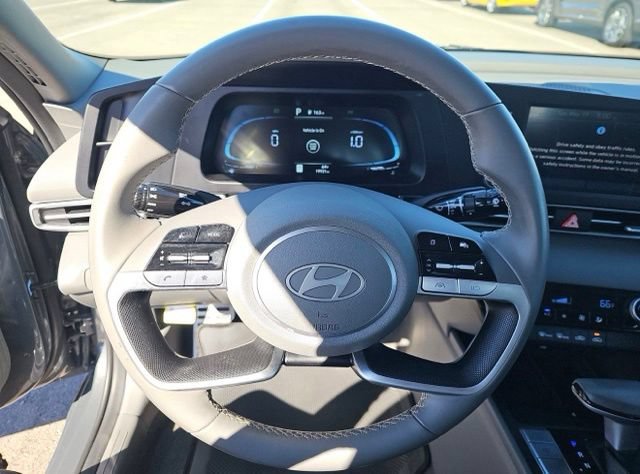 Used 2025 Hyundai Elantra Sport FWD image 16