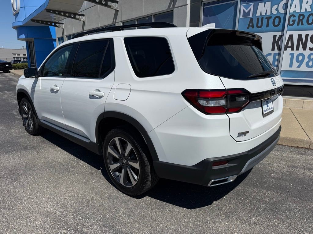 Used 2025 Honda Pilot Touring image 8