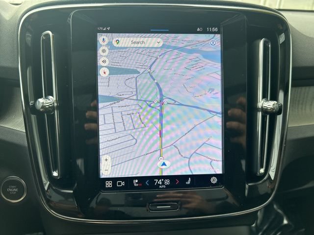 Certified 2025 Volvo XC40 B5 Plus AWD/4WD image 22
