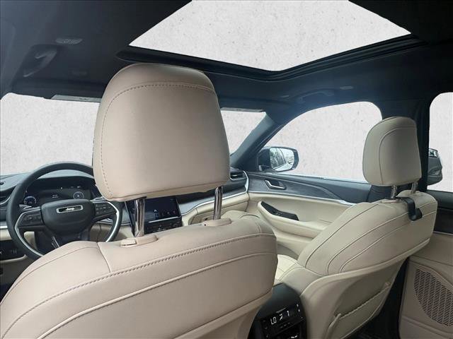 Used 2023 Jeep Grand Cherokee L Limited image 12