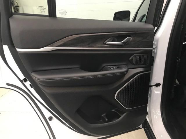 New 2025 Jeep Grand Cherokee Limited 4xe image 19