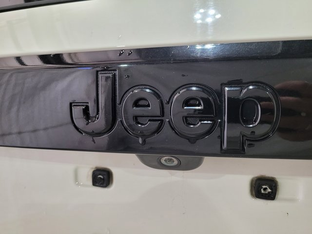 Used 2012 Jeep Grand Cherokee Altitude image 60