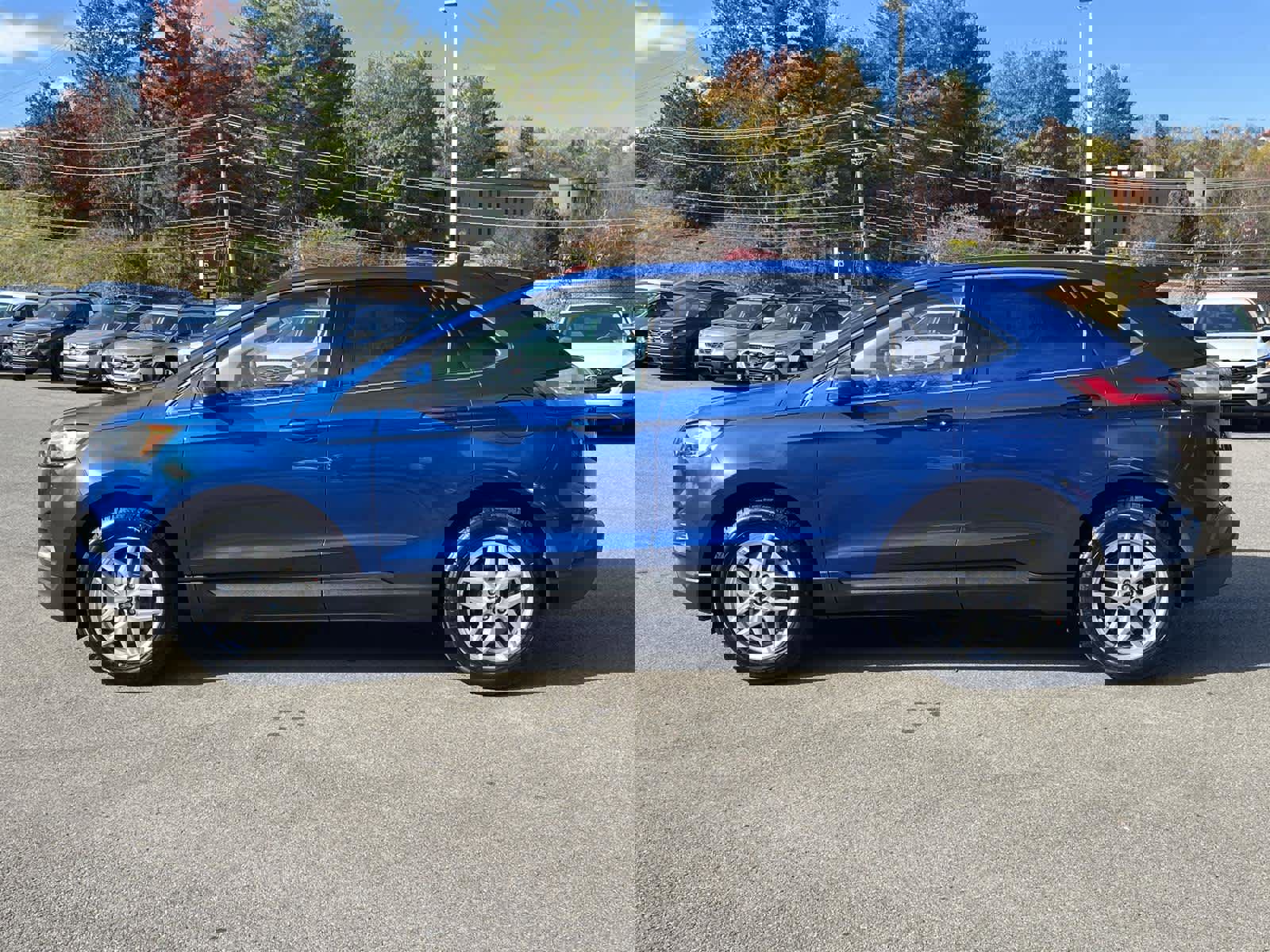 Used 2023 Ford Edge SEL image 2