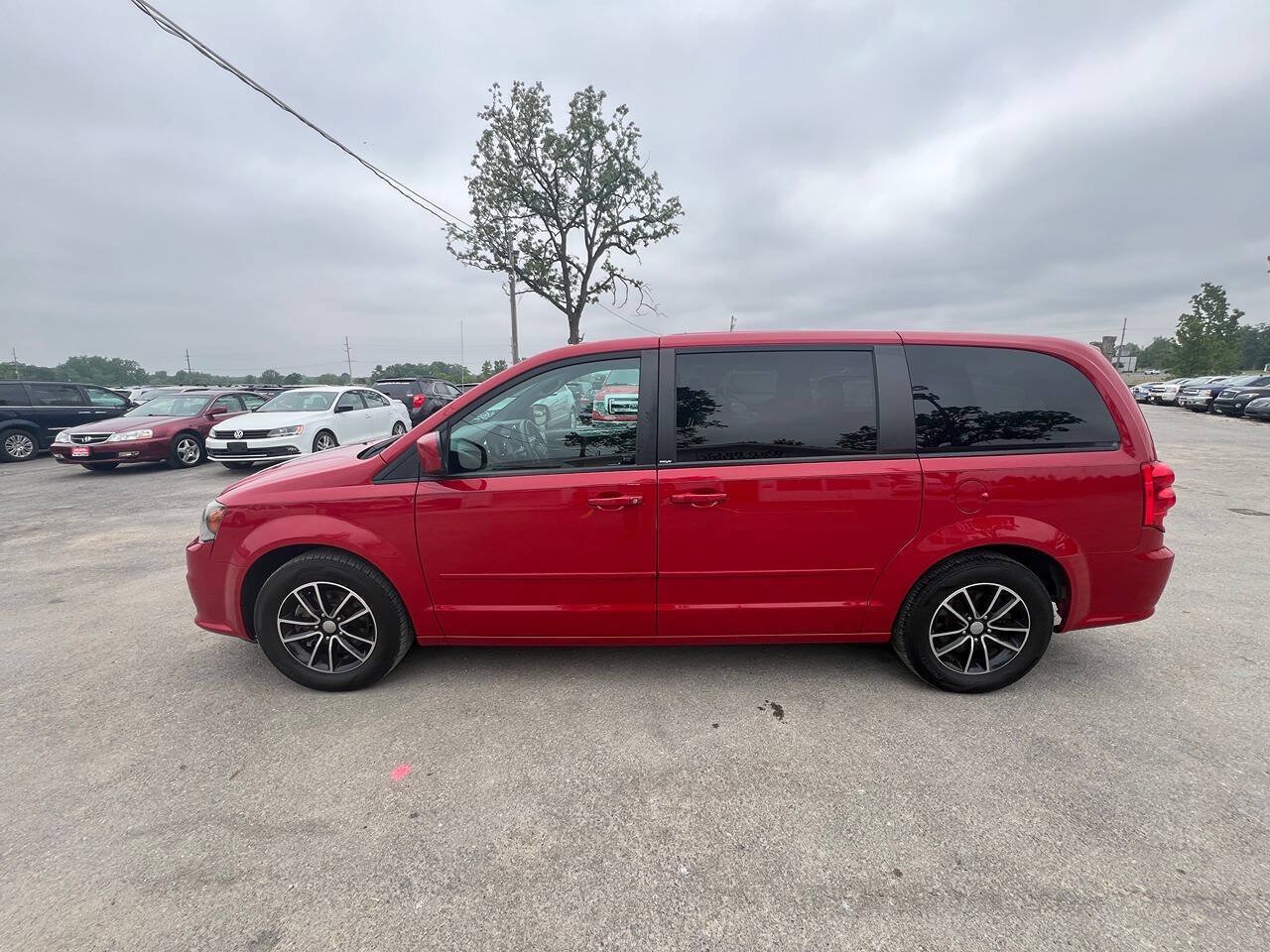 Used 2014 Dodge Grand Caravan SXT w/ Blacktop Package FWD image 4