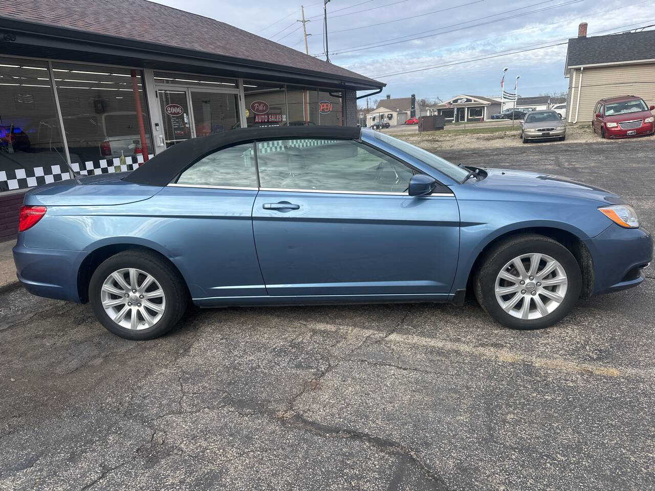 Used 2011 Chrysler 200 Touring image 2