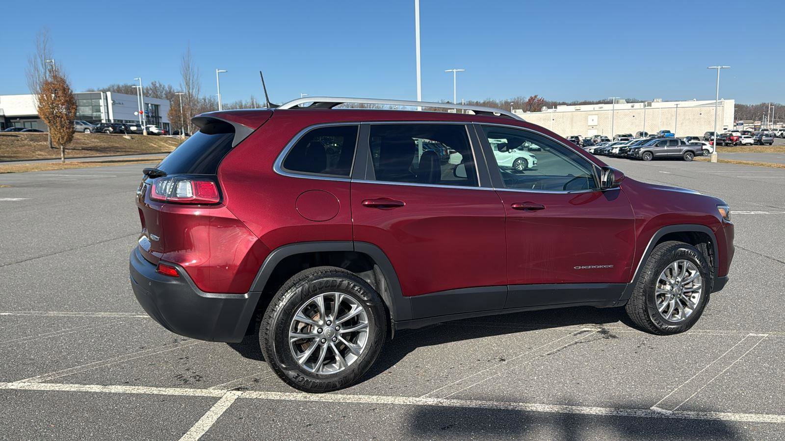 Used 2019 Jeep Cherokee Latitude Plus w/ Comfort/Convenience Group image 5