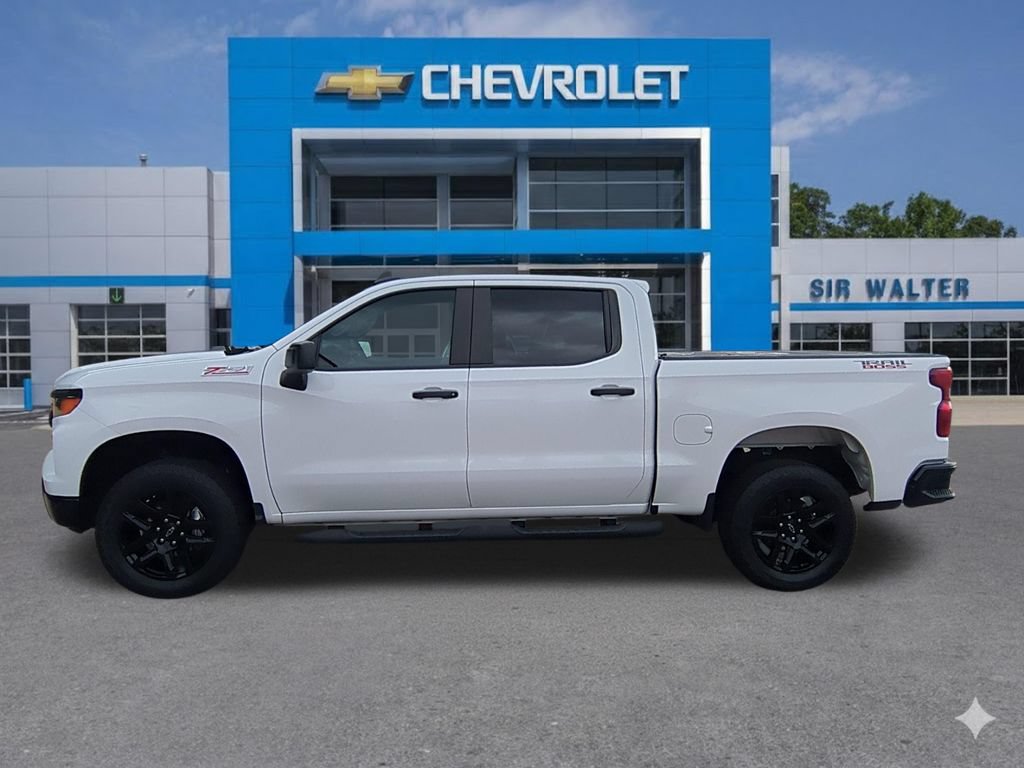Used 2022 Chevrolet Silverado 1500 Custom Trail Boss AWD/4WD image 2