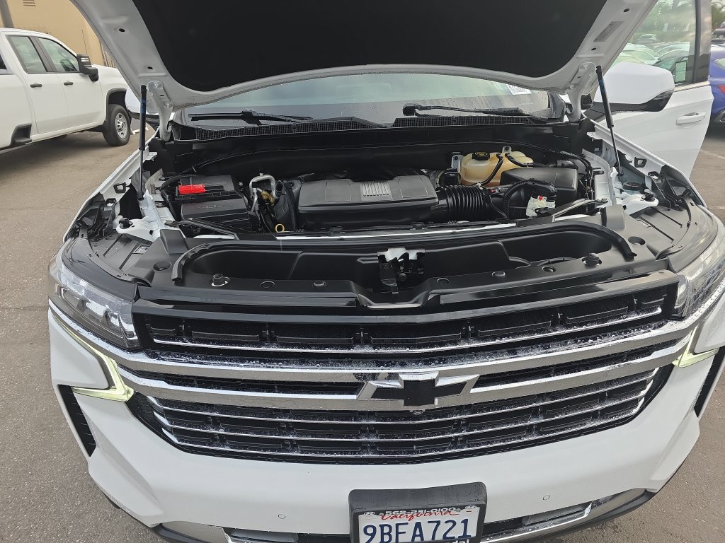 Used 2022 Chevrolet Suburban LT w/ Luxury Package RWD image 19