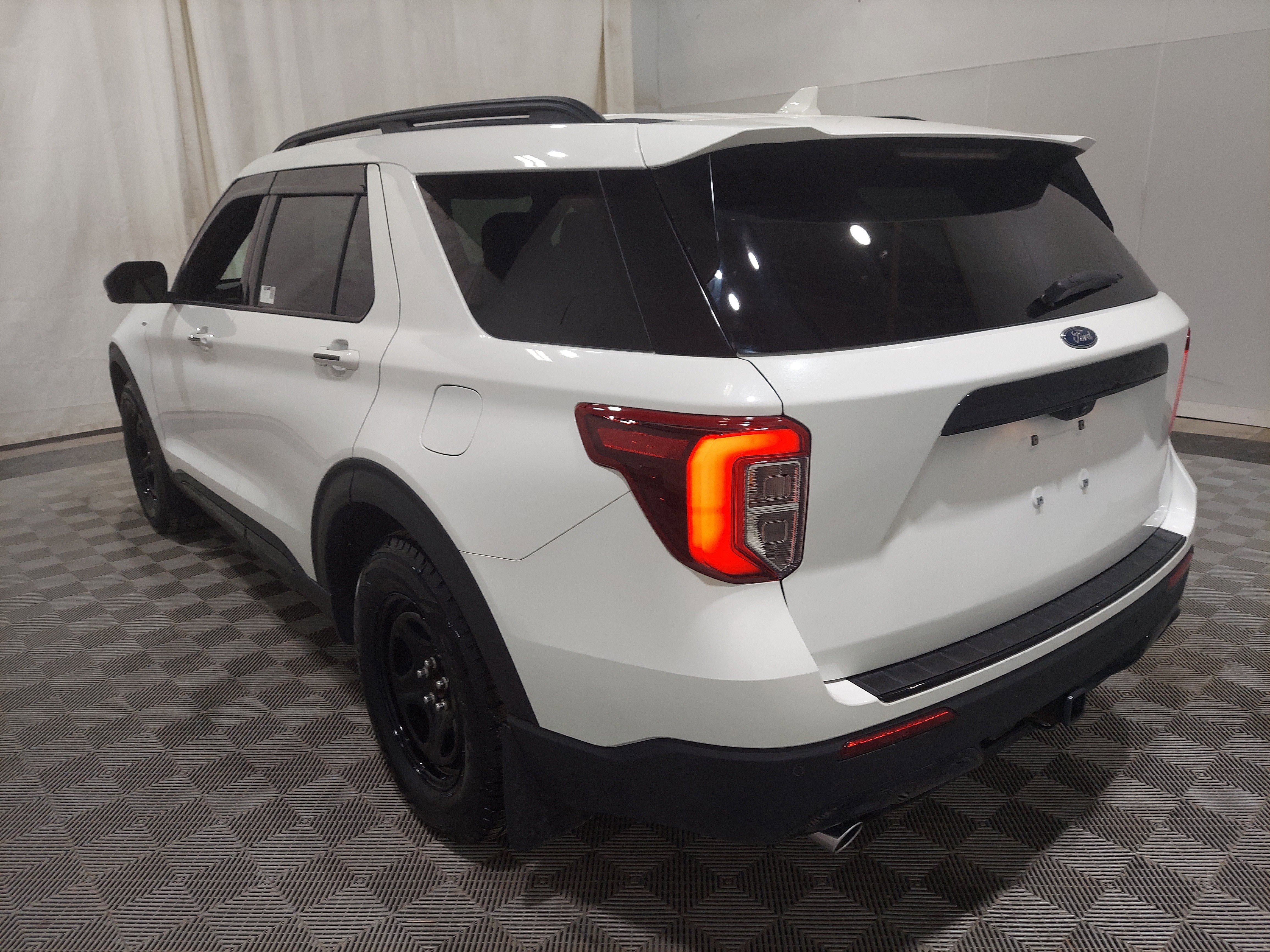Used 2023 Ford Explorer ST-Line w/ Class IV Trailer Tow Package AWD/4WD image 2