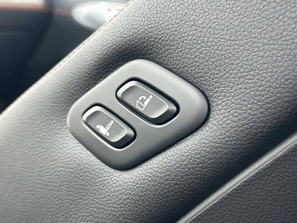 New 2026 Genesis GV70 2.5T Sport Prestige AWD/4WD image 24