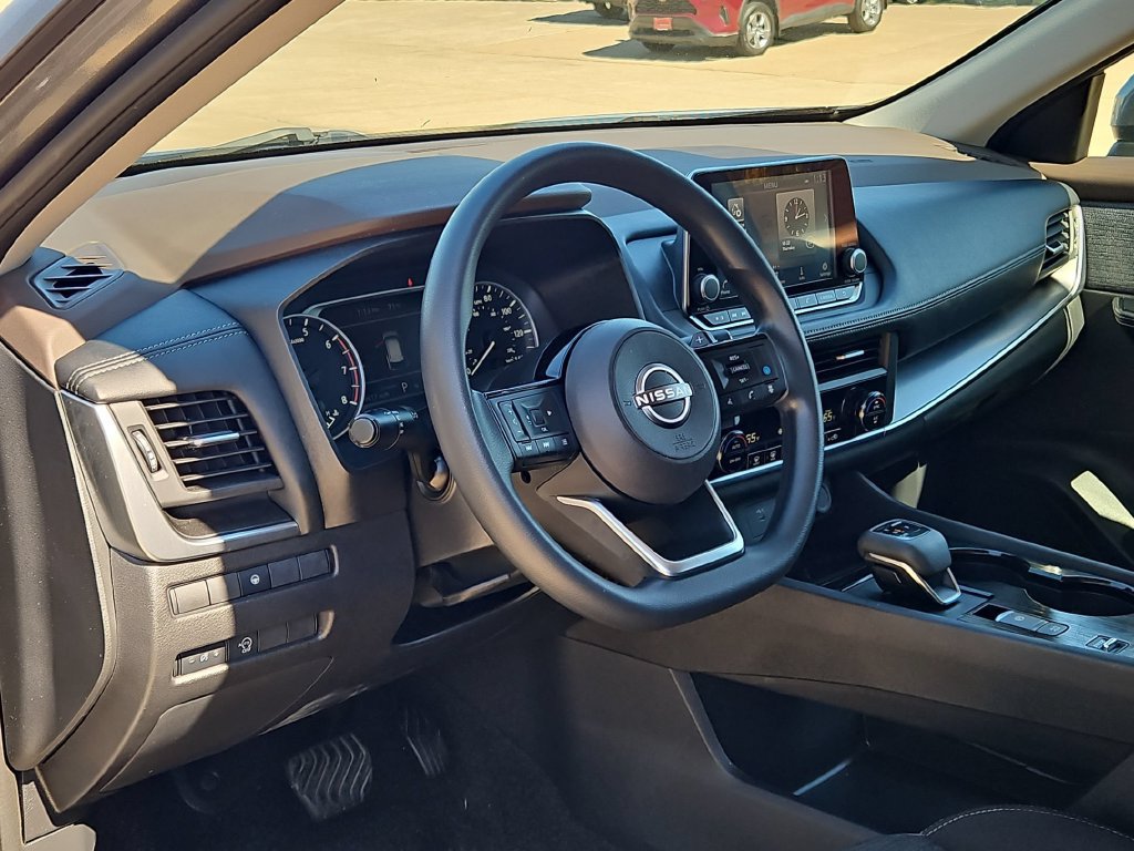 Used 2023 Nissan Rogue SV FWD image 13