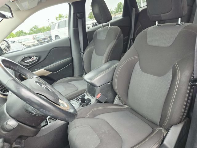 Used 2017 Jeep Cherokee Latitude w/ Comfort/Convenience Group FWD image 9