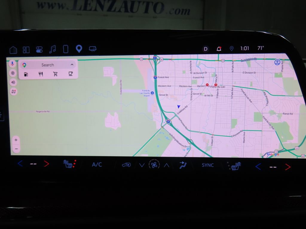 Used 2025 Chevrolet Traverse Z71 w/ LPO, Floor Liner Package AWD/4WD image 22