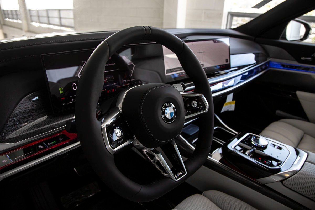 Certified 2025 BMW 760i xDrive w/ Executive Package AWD/4WD image 17