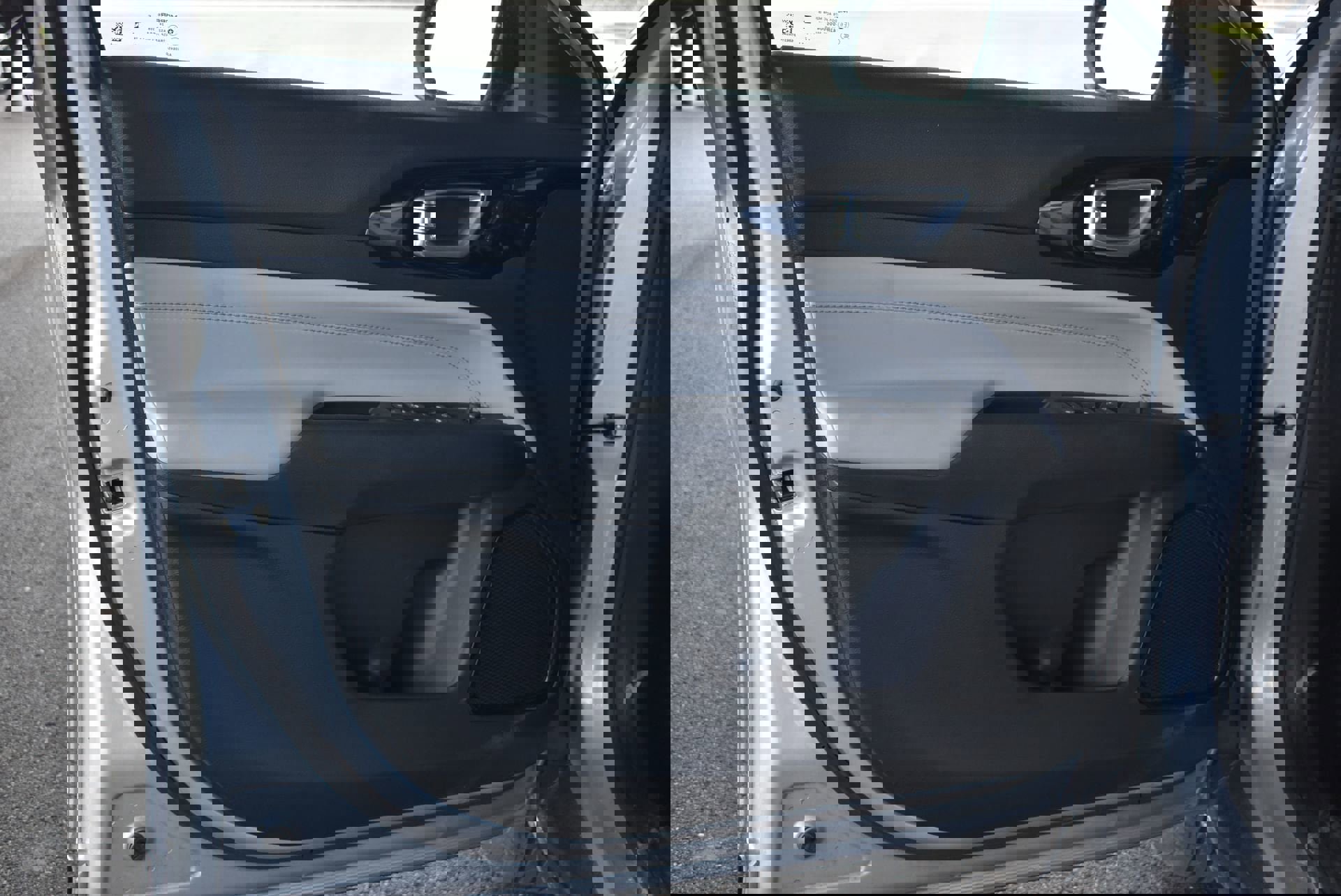 Used 2024 Jeep Compass Limited w/ Elite Group image 11