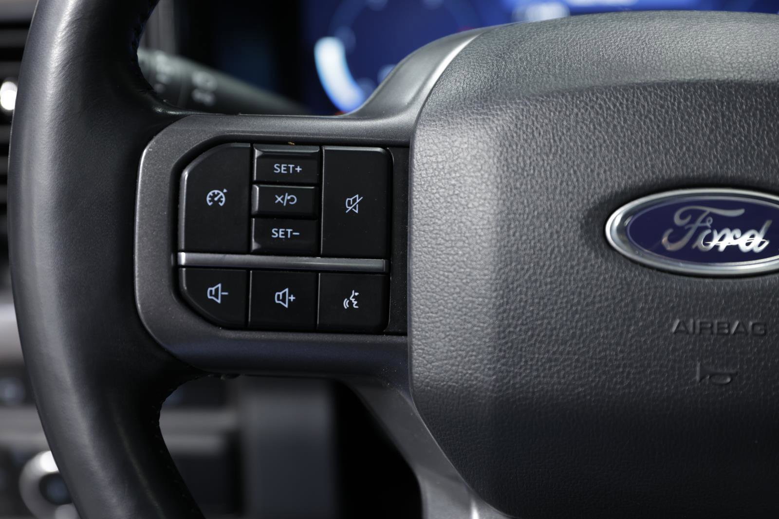 Used 2024 Ford F350 Lariat w/ Chrome Package image 32