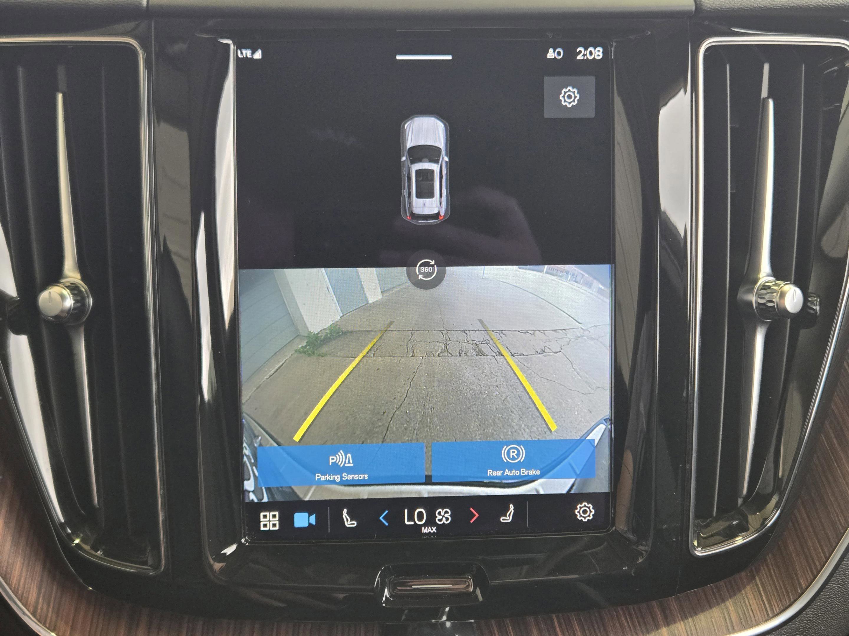 Used 2023 Volvo XC60 B5 Plus w/ Protection Package Premier AWD/4WD image 24