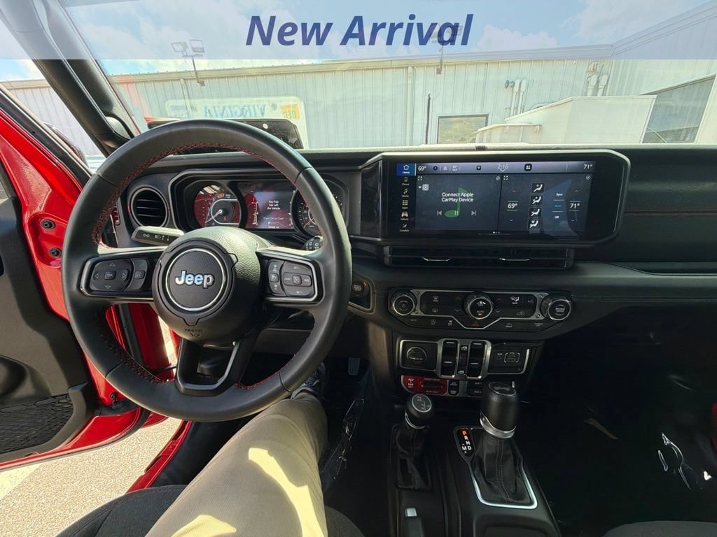 Used 2024 Jeep Wrangler Unlimited Rubicon AWD/4WD image 11