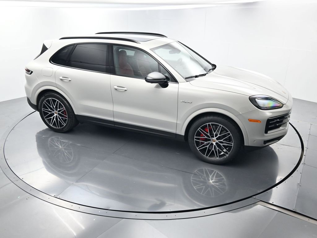 Certified 2025 Porsche Cayenne S image 44