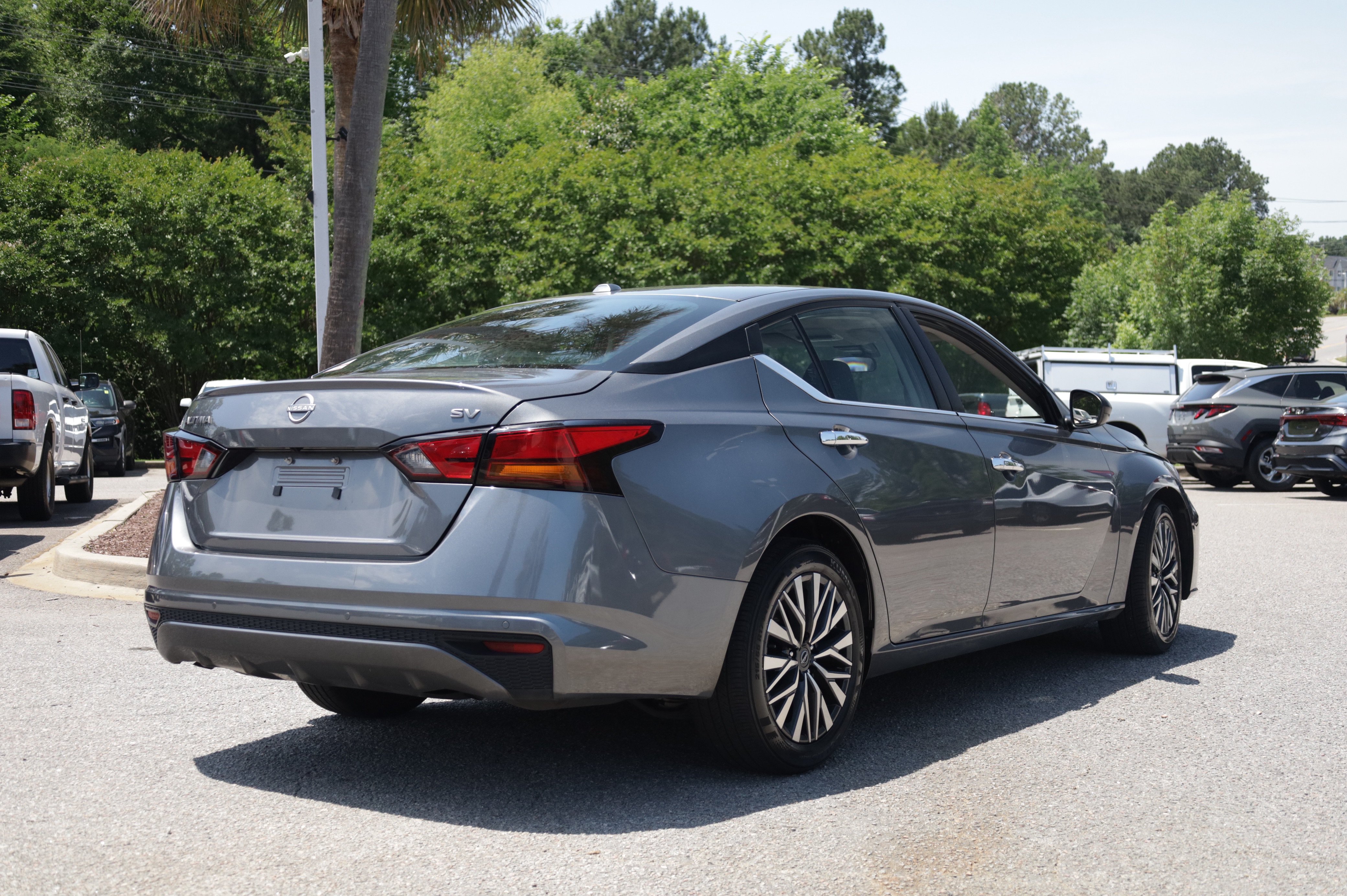 Used 2024 Nissan Altima 2.5 SV FWD image 4
