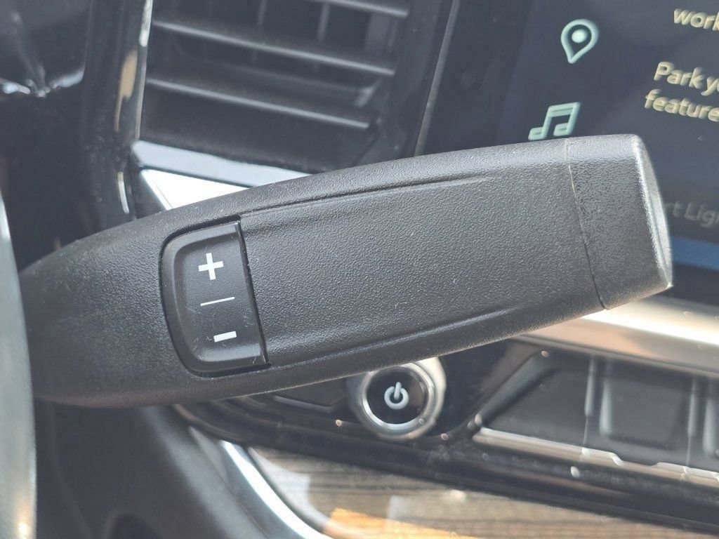 Used 2023 Chevrolet Silverado 1500 LT AWD/4WD image 40