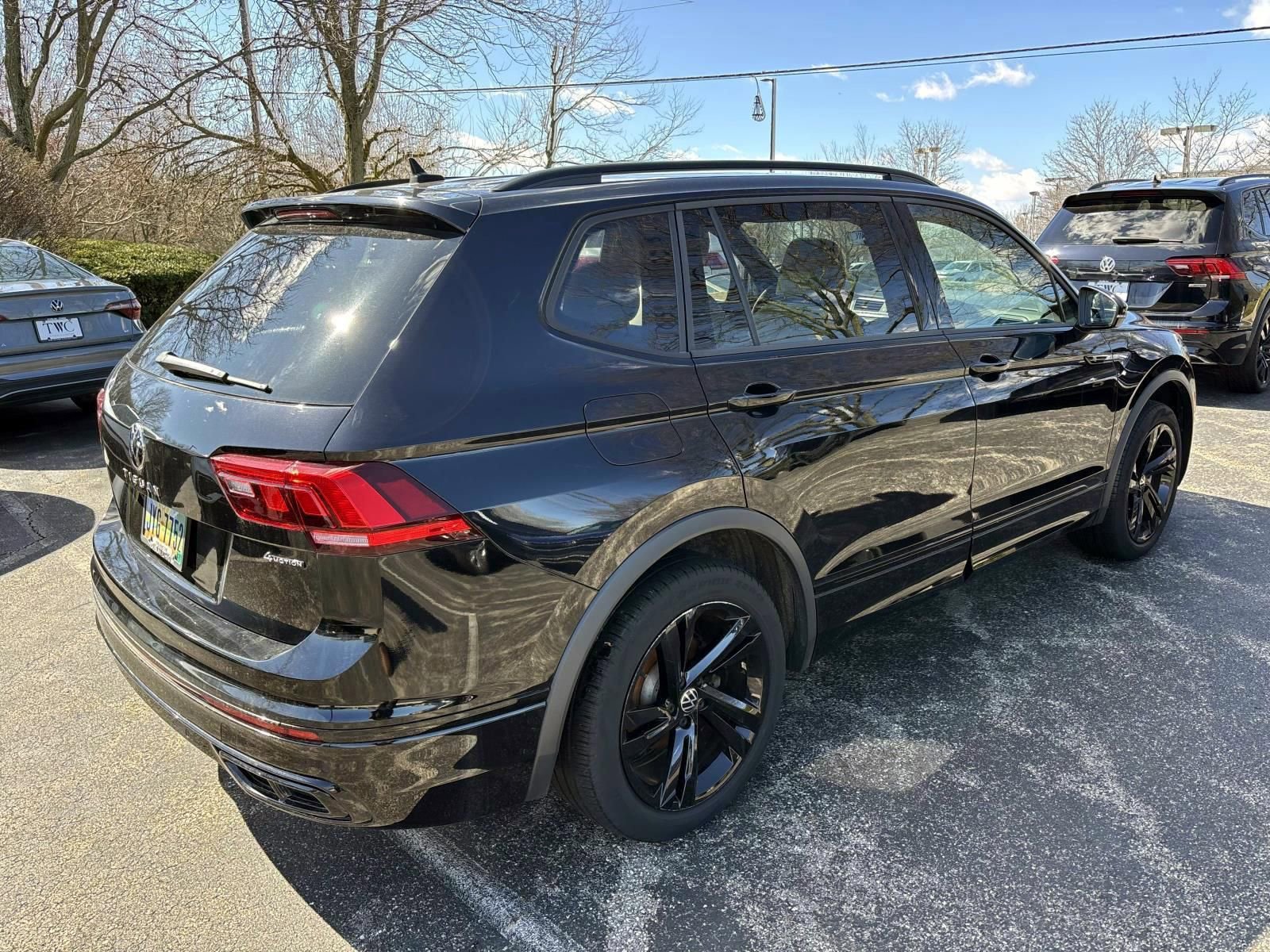 Used 2023 Volkswagen Tiguan SE R-Line image 5