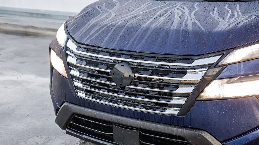 Used 2024 Nissan Rogue SV image 6